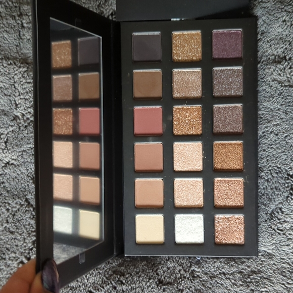 LORAC Pro Noir Palette - Picture 2 of 6